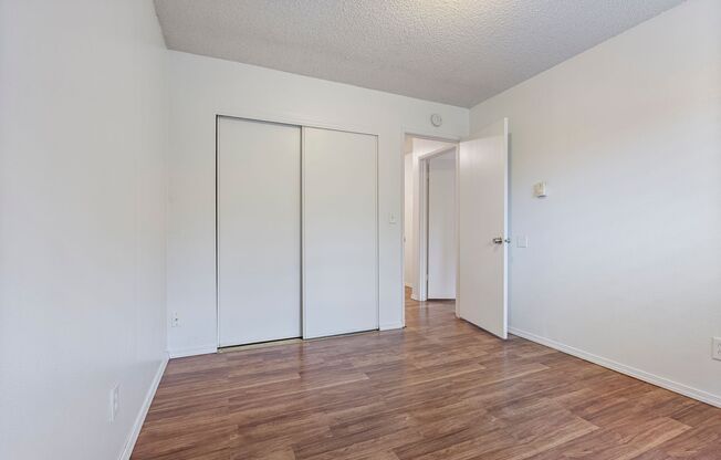 2 beds, 1 bath, 864 sqft, $1,349, Unit #10