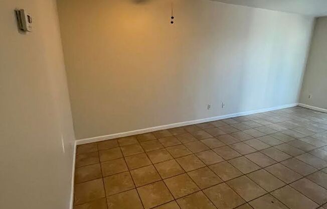 Charming ground level unit in Phoenix!!