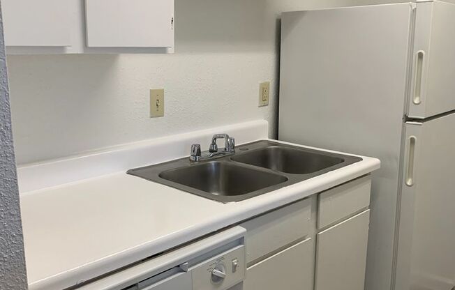1 bed, 1 bath, 640 sqft, $885, Unit 0712