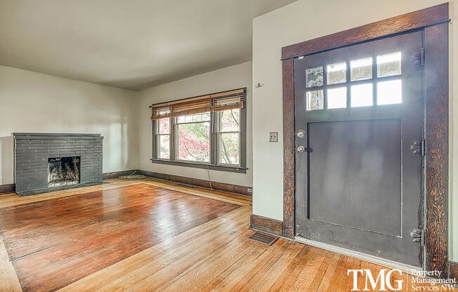 Stunning 4BD Craftsman in Excellent N Portland Location! Fully Fenced Yard & More!