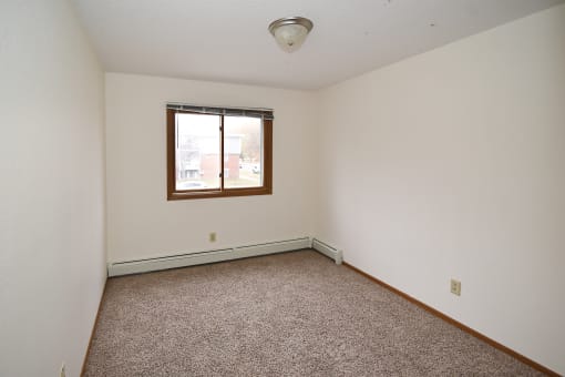 Unfurnished Bedroomr at Covington Place Apartments, St Cloud