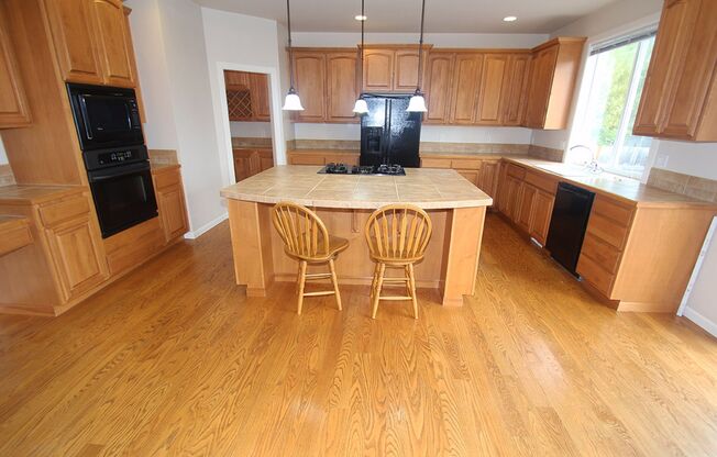 UPDATED CHAFFEY 4 BEDROOOM KINGSTON HOME FOR RENT WITH GREAT VIEWS!