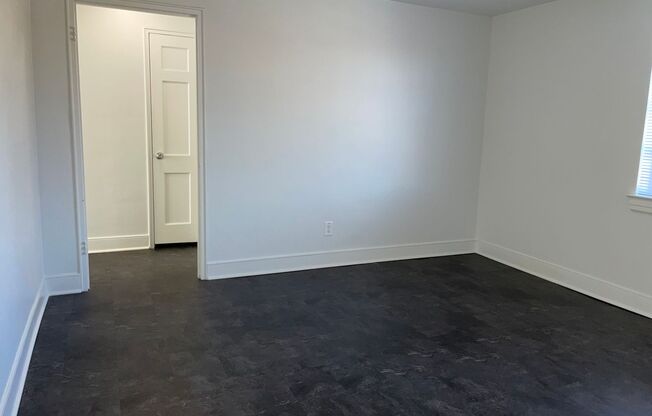 1 bed, 1 bath, $1,075, Unit 52