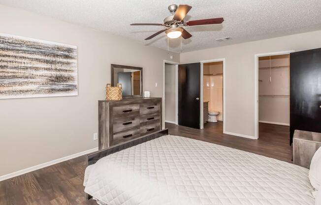 2 beds, 2 baths, 978 sqft, $1,049