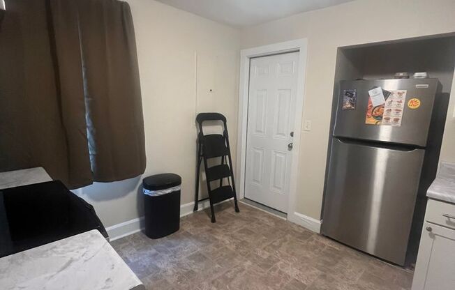 Cozy Cottage in West Nashville, Walk to Charlotte Park, Easy Interstate Access, Fenced Yard, Pet Friendly, W?D hook-ups