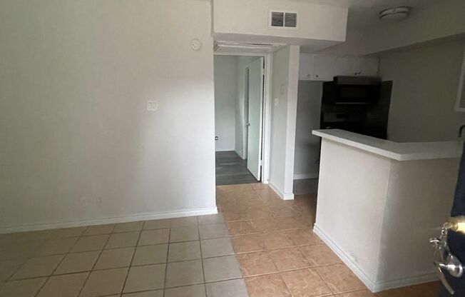 1 bed, 1 bath, 492 sqft, $1,000, Unit C-8