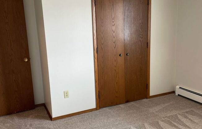 2 beds, 1 bath, $900