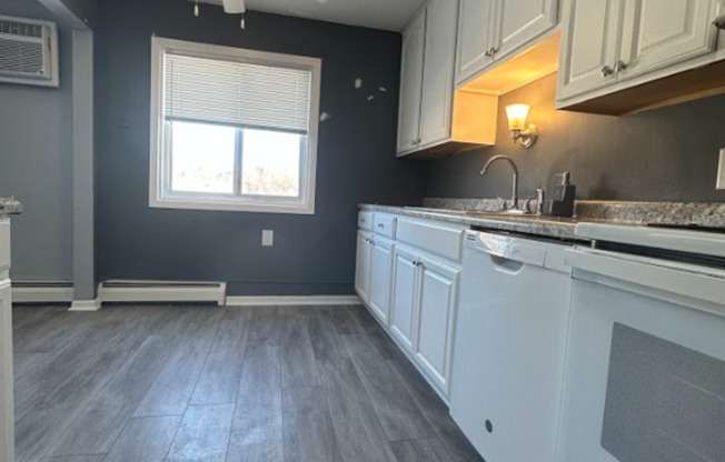 2 beds, 1 bath, 750 sqft, $1,349, Unit 1624-12