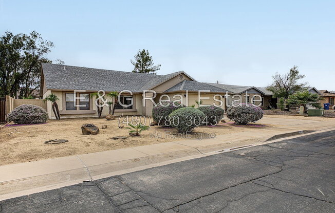 915 W DIAMOND DR