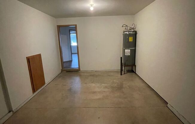 3 beds, 2 baths, $1,600, Unit 962