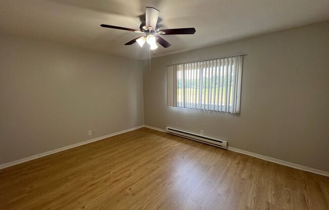 1 bed, 1 bath, 560 sqft, $1,135, Unit 13