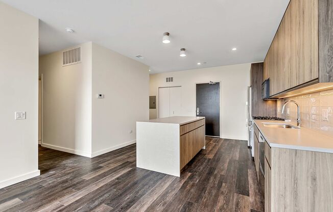 3 beds, 2 baths, 1,159 sqft, $4,550, Unit 209