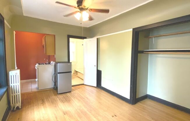Studio, 1 bath, $725, Unit 25