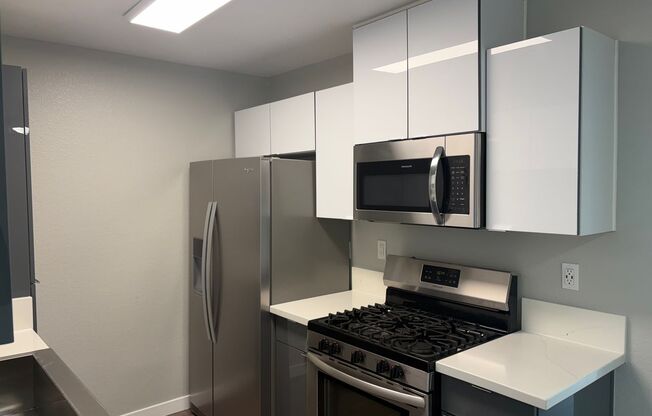 1 bed, 1 bath, 735 sqft, $2,275, Unit 54