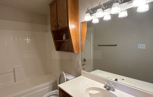 3 beds, 2 baths, $1,095, Unit 2204 Wright Way Unit A