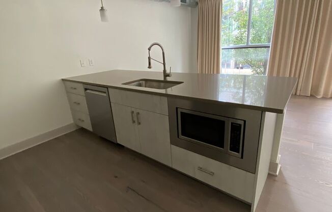 1 bed, 1 bath, 927 sqft, $1,650, Unit 957 Liberty Ave #203