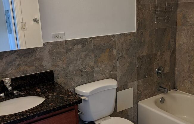 1 bed, 1 bath, 700 sqft, $2,000, Unit 418-1211