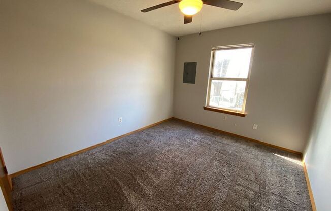 3 beds, 1 bath, $1,095