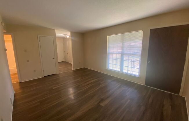 2 beds, 1 bath, 850 sqft, $1,325, Unit C02