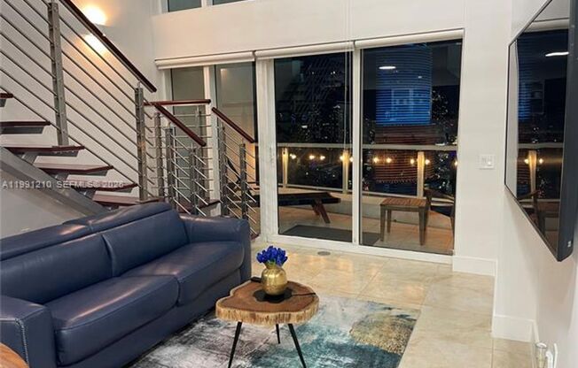 1 bed, 1 bath, 981 sqft, $3,350, Unit 41 SE 5th St # 2305