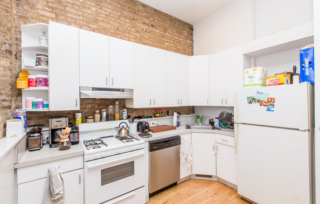 Enormous Wicker Park 1 bedroom! Former Candy Store! Blue Line! Central Air