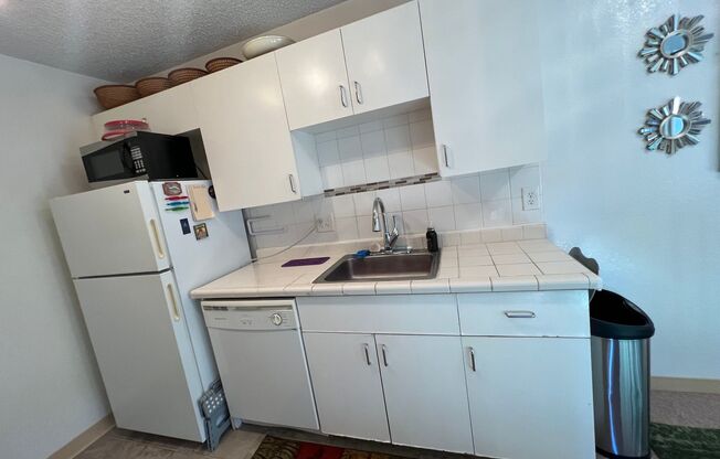 2 beds, 1.5 baths, $2,000