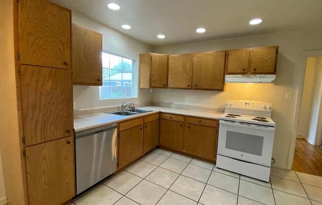 4BD/1BA House with Fenced Yard – Walk to DU!