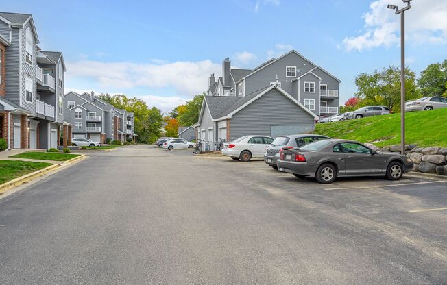 2 beds, 2 baths, 900 sqft, $1,699, Unit 1510 - 103