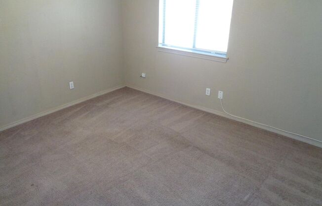 3 beds, 3 baths, $1,595