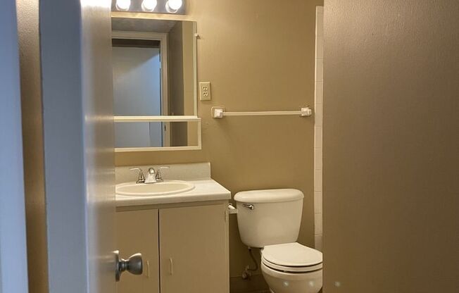 1 bed, 1 bath, 850 sqft, $990, Unit 4-412