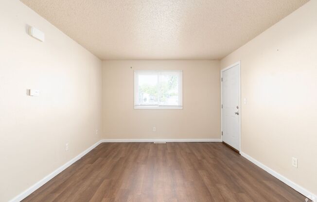 2 beds, 1 bath, 700 sqft, $825, Unit 2430-4 L