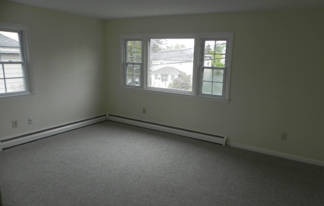8 1/2 GIRARD ST
