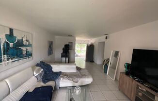 2 beds, 1 bath, $2,350