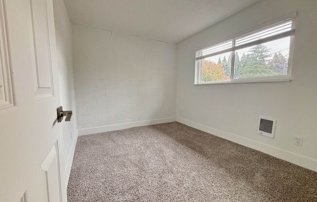 2 beds, 1 bath, 700 sqft, $1,335, Unit 12