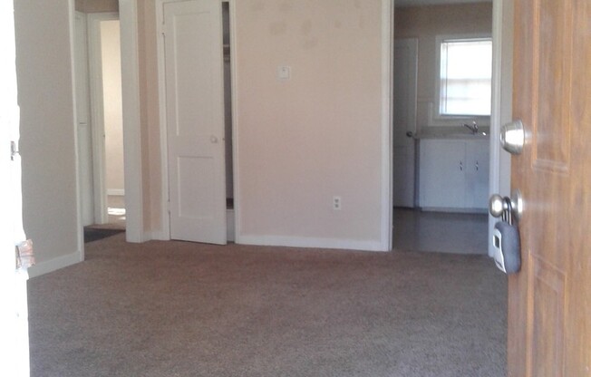 2225 S Kansas