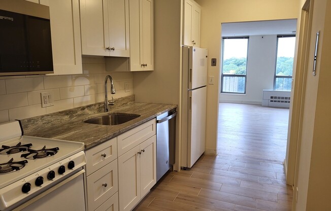 Studio, 1 bath, 500 sqft, $2,500, Unit 1212