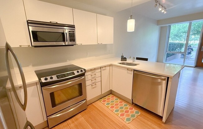 1 bed, 1.5 baths, 948 sqft, $3,800, Unit 127