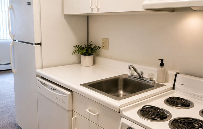 1 bed, 1 bath, 450 sqft, $1,175, Unit 121-9C