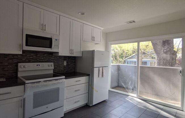 2 beds, 1 bath, 855 sqft, $1,995, Unit 2205 #4