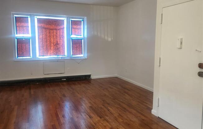 3 beds, 2 baths, 2,970 sqft, $3,500, Unit 2nd Floor