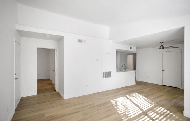 3 beds, 2 baths, $1,570, Unit # 2084