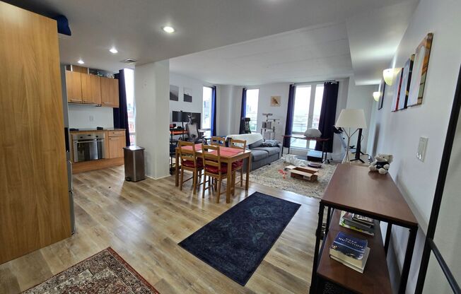 1 bed, 1 bath, 737 sqft, $1,995, Unit 5D