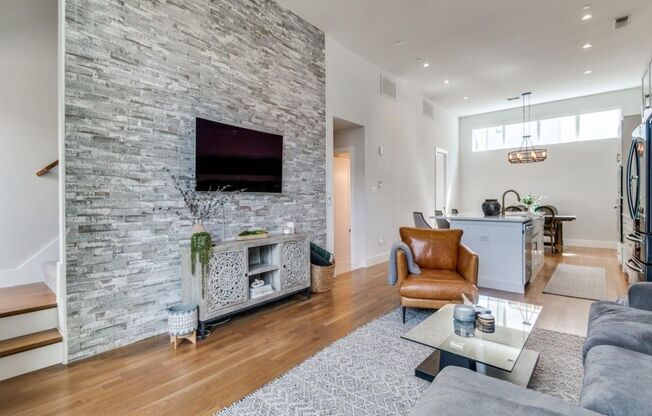 3 Bedroom Townhome in Uptown!