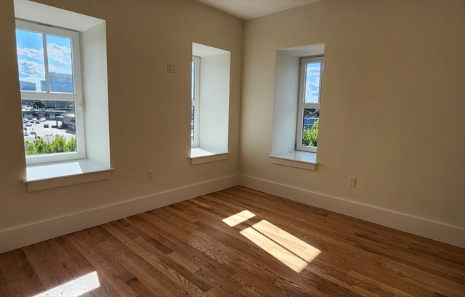 1 bed, 1.5 baths, 590 sqft, $3,300, Unit 5