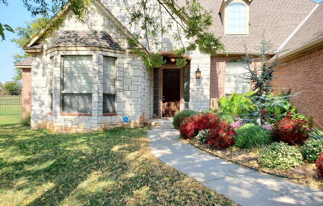 Beautiful 4Bedroom Home tucked away on a quiet cul-de-sac in Coffee Creek! Edmond Schools! Available Now!!!