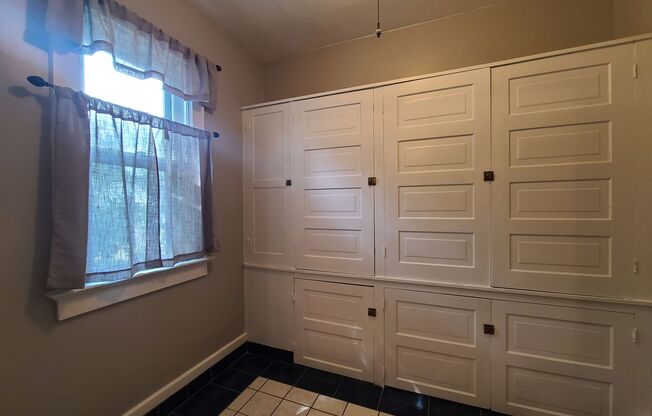 3 beds, 1 bath, $2,400