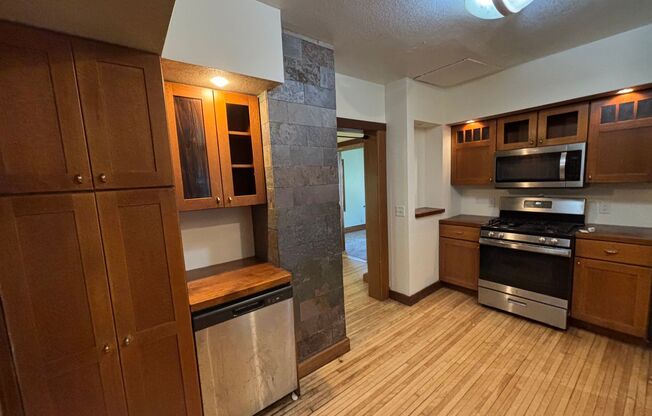 Single Family Home in Bryn Mawr/Harrison - Updated Kitchen + Dishwasher!