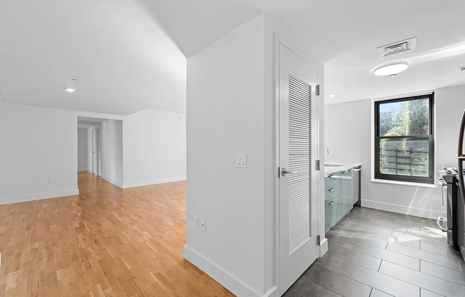 2 beds, 1 bath, $4,250, Unit 221A