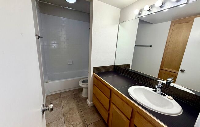 2 beds, 1 bath, 900 sqft, $1,299, Unit ELP2202-131