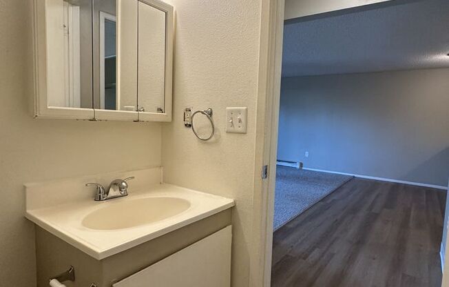 2 beds, 1 bath, 780 sqft, $1,275, Unit 125